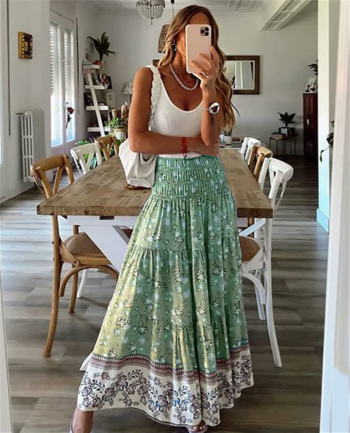 Trendy boho maxi rok voor dames met comfortabele pasvorm en opvallende bloemenprint. Ideale zomerkleding.