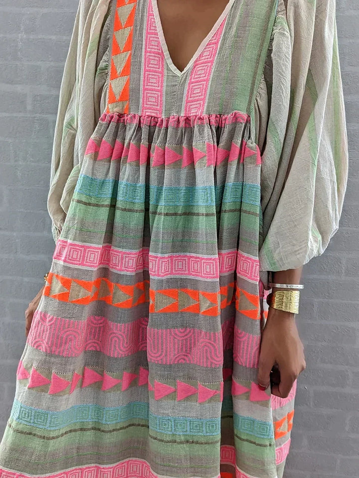 Casual en elegant: veelzijdige dames maxi zomerjurk met kleurverloop, geschikt als vakantie- of feestjurk.