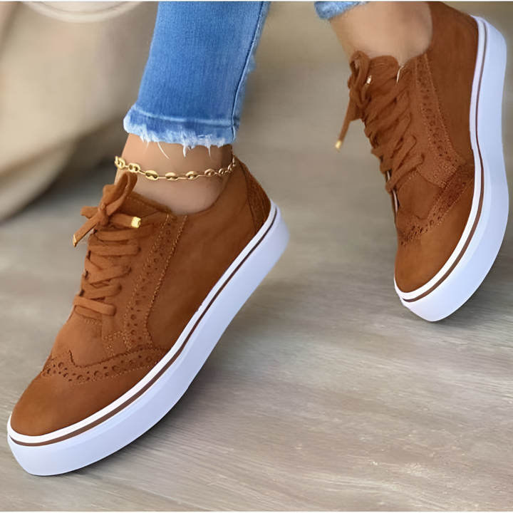 Veelzijdige dames sneakers Megan, orthopedisch en comfortabel, met veters voor een perfecte pasvorm.