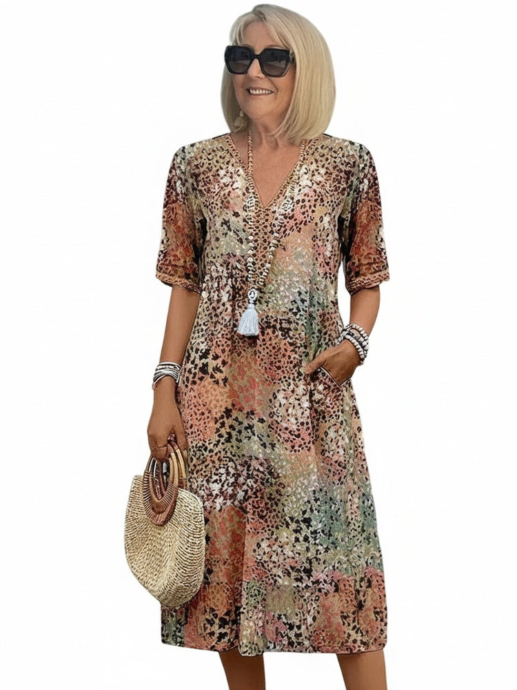 Vrouwelijke midi jurk met bloemenprint en V-hals in Zandbeige