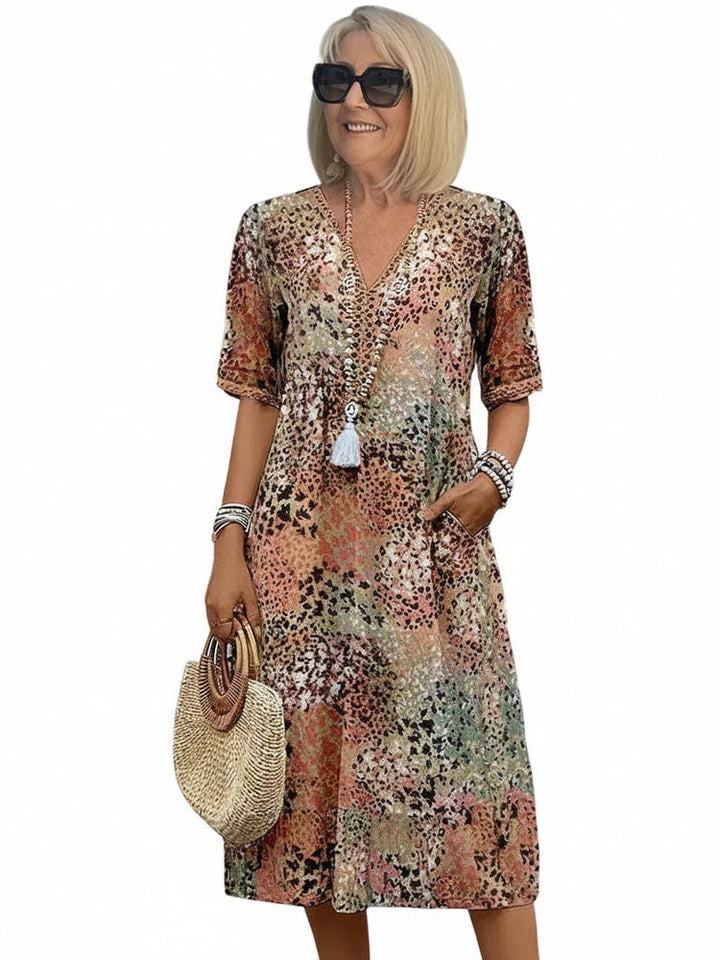 Vrouwelijke midi jurk met bloemenprint en V-hals in Zandbeige