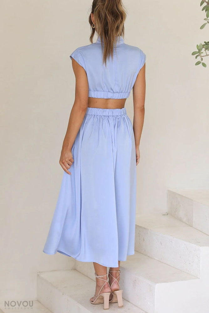 Deze elegante midi jurk, voorzien van een col en open taille, is een trendy zomeritem.