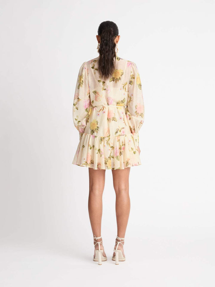 Zomerse mini jurk voor dames, met verfijnde kanten rand en trendy bloemenpatroon, perfect voor warme dagen.