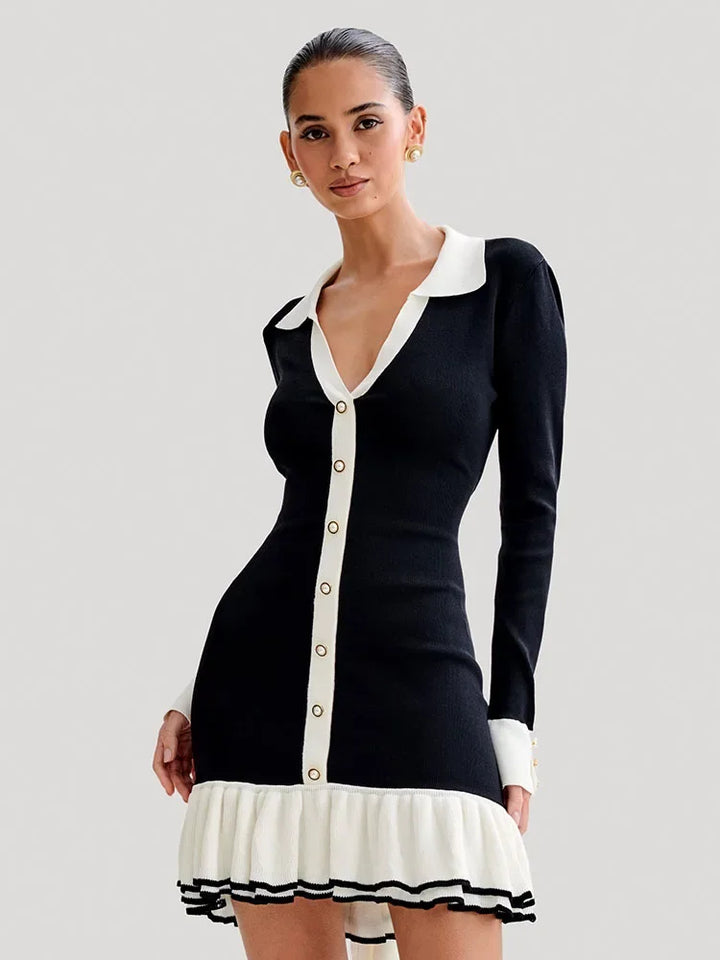 Dames mini jurk met open rug en aansluitende pasvorm, perfect voor een avondje uit.
