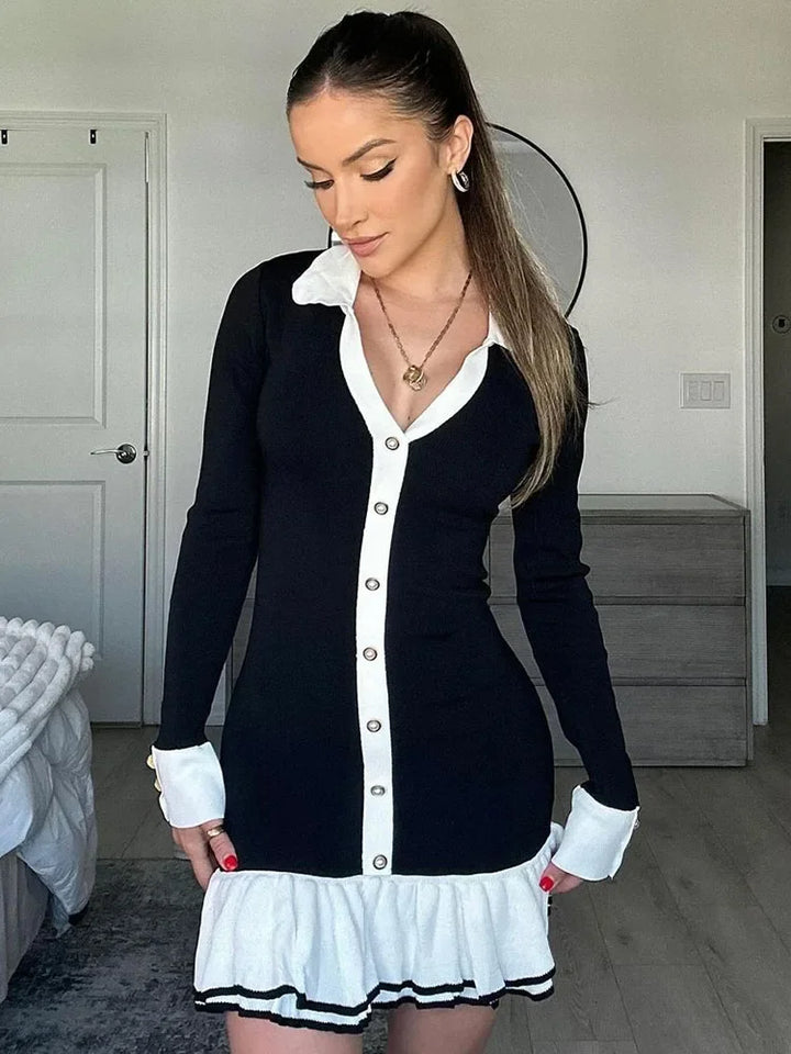 Aansluitende dames mini jurk, effen kleur, met verleidelijke open rug en elegant silhouet.