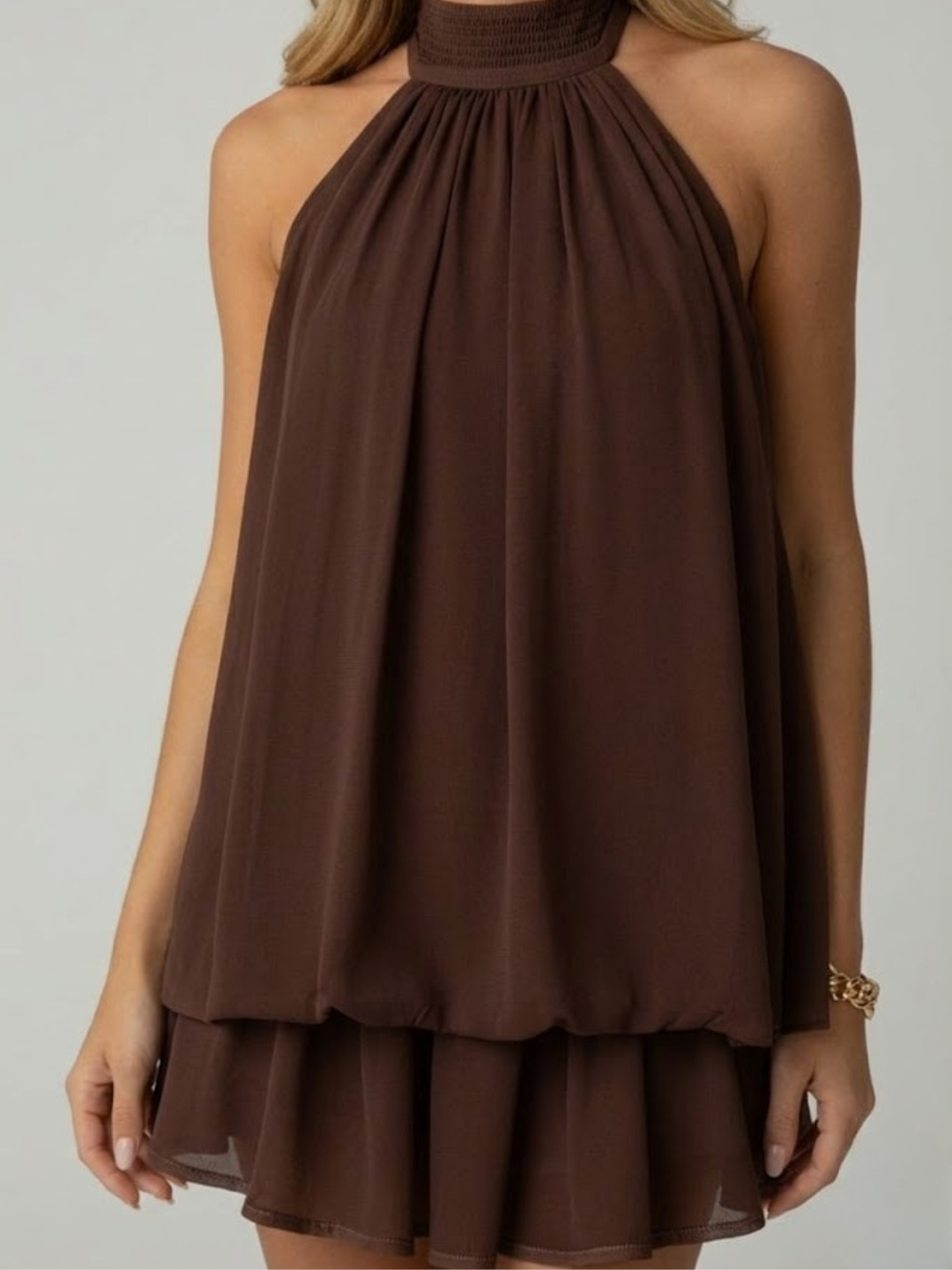 Mouwloze halter jurk met gelaagde ruches voor een feestelijke look