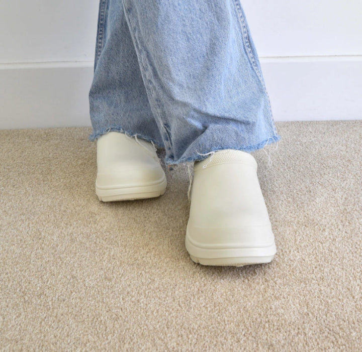 Dames Mireille clogs met cloud-demping, comfortabel en weerbestendig; ideaal als pantoffel of casual schoen.