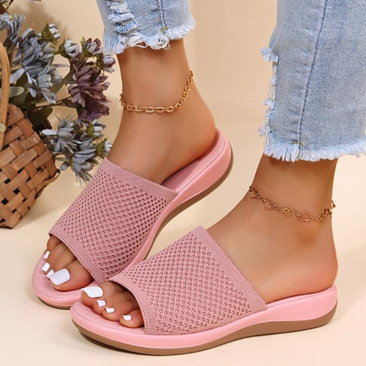 Elegante retro dames sandalen, handgemaakt en uniek, bieden modieus comfort voor de zomer.