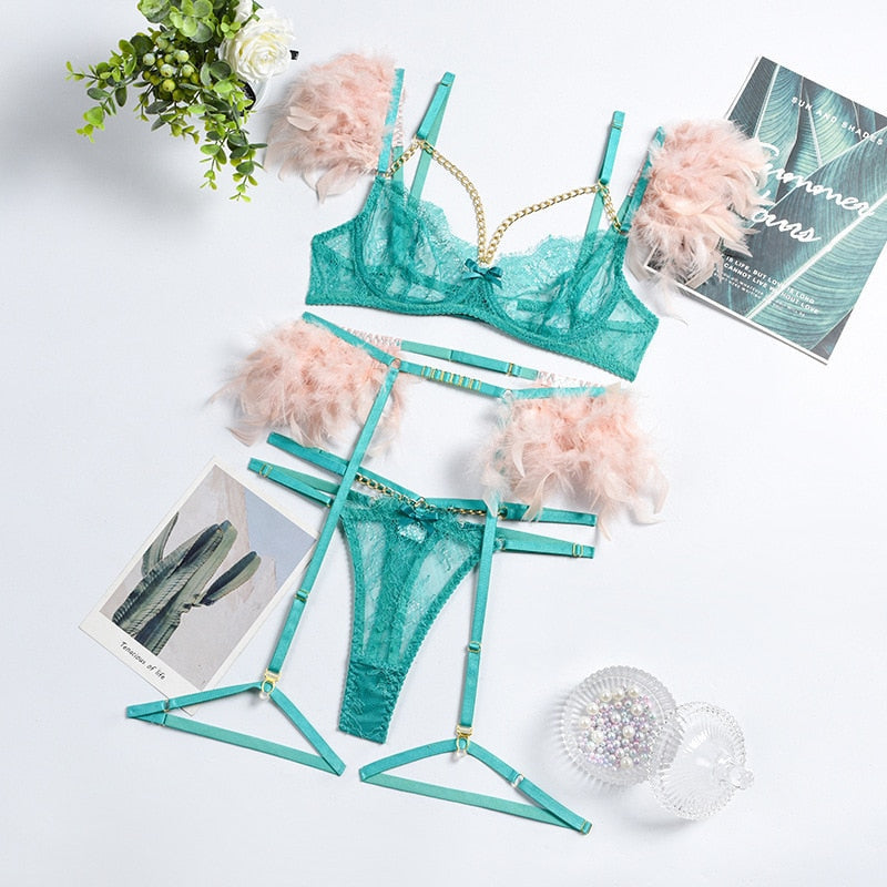 Romantische Mirella lingerieset met fijne kanten details, een perfecte 3-delige collectie voor haar.