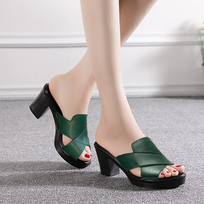 Dames modieuze plateau sandalen met comfortabele blokhak en kruisbanden, ideaal voor de zomer.