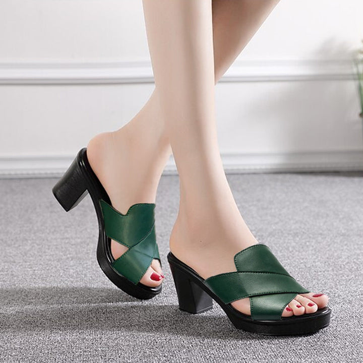 Dames modieuze plateau sandalen met comfortabele blokhak en kruisbanden, ideaal voor de zomer.