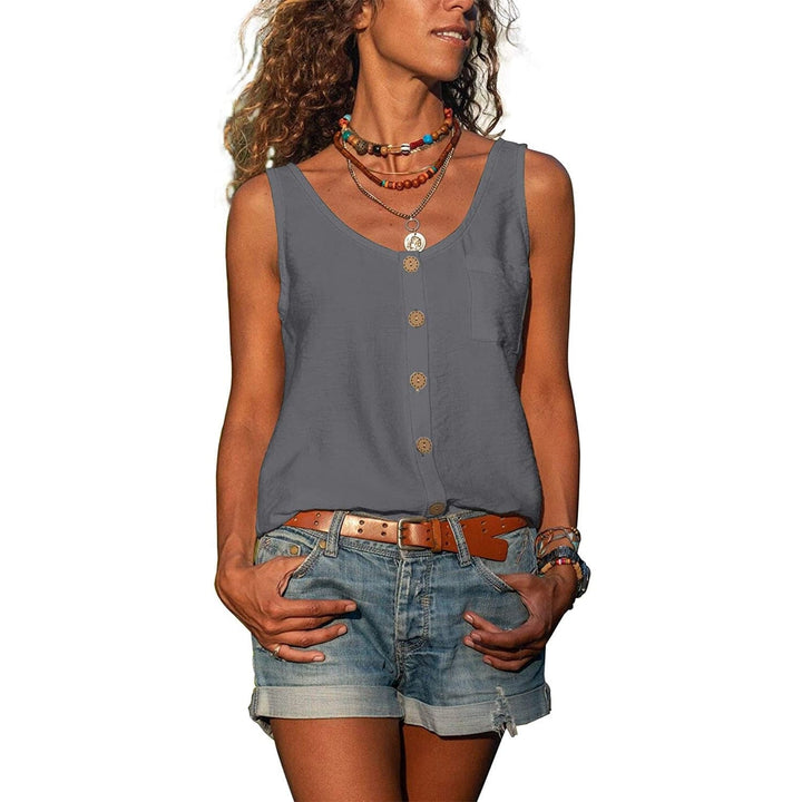 Stijlvolle casual dames top met V-hals, knopen en een comfortabele pasvorm. Ideaal voor de zomer.