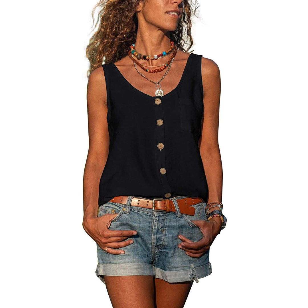 Mouwloze V-hals dames top met decoratieve knopen. Comfortabel, elegant en veelzijdig voor de zomer.