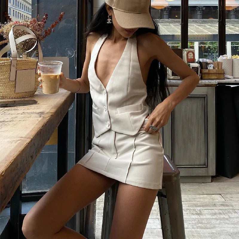 Comfortabele en luchtige zomeroutfit voor dames. Stijlvolle abrikoos set, perfect voor kantoor en dagelijks gebruik.