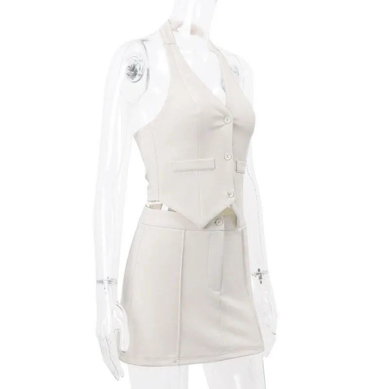 Abrikoos dames kleding set, luchtig & comfortabel voor warme kantoordagen. Moderne, tweedelige zakelijke outfit.
