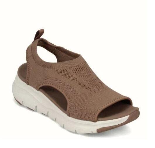Dames comfortabele orthopedische sandalen, close-up van de ergonomische zool voor voetondersteuning.