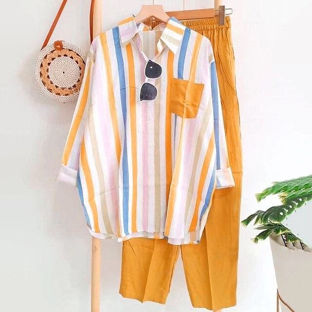 Dames Noémie tweedelige zomerset: casual blouse en broek van luchtige stof. Comfortabel voor een elegante zomer outfit.