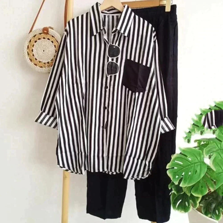 Elegante dames casual tweedelige zomerset Noémie. Stijlvolle blouse en broek voor comfortabele damesmode, alledaags chic.