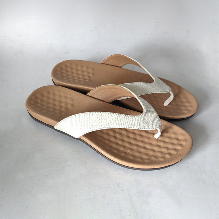 Ontdek de Noa dames teenslippers; luxe ergonomische voetmode voor comfort en stijl tijdens uw vrije tijd.