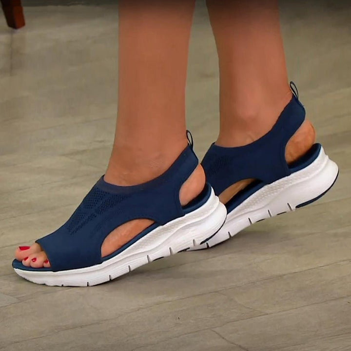 Trendy dames plateau sandalen met mesh, comfortabel voor modebewuste vrouwen in de zomer.
