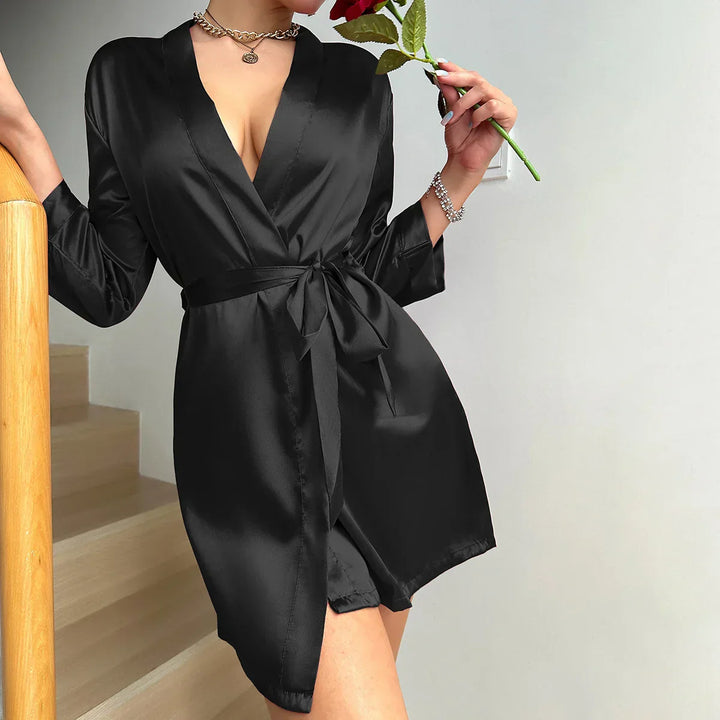 Dames ochtendjurk Noémie van luxe glacé zijde met elegante vetersluiting, ideaal voor loungewear.