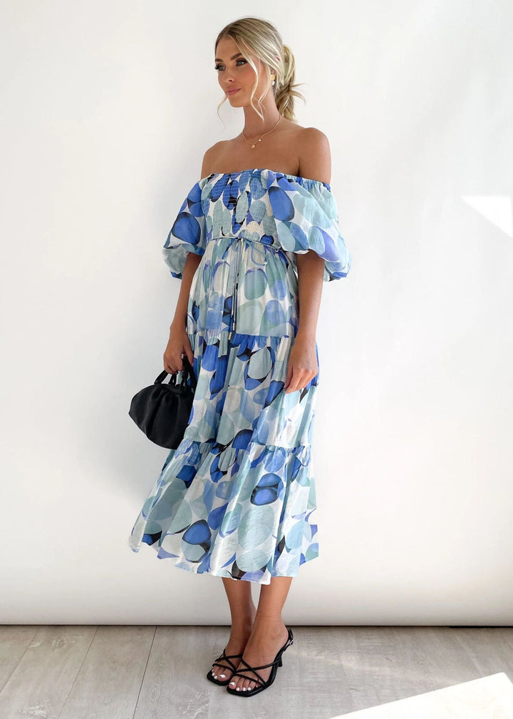 Modieuze off-shoulder jurk voor dames, halflang, met vrolijke ruffles en comfortabele pasvorm.