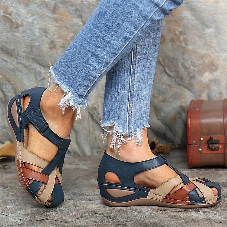 Bovenaanzicht van Sophia comfortsandalen, toont brede pasvorm en orthopedisch design voor damesvoetcomfort.