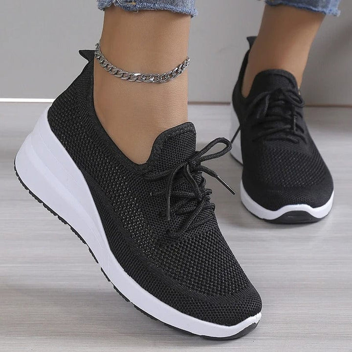 Witte stijlvolle dames comfortschoenen met voetboogsteun, verlicht hallux valgus en plantar fasciitis.