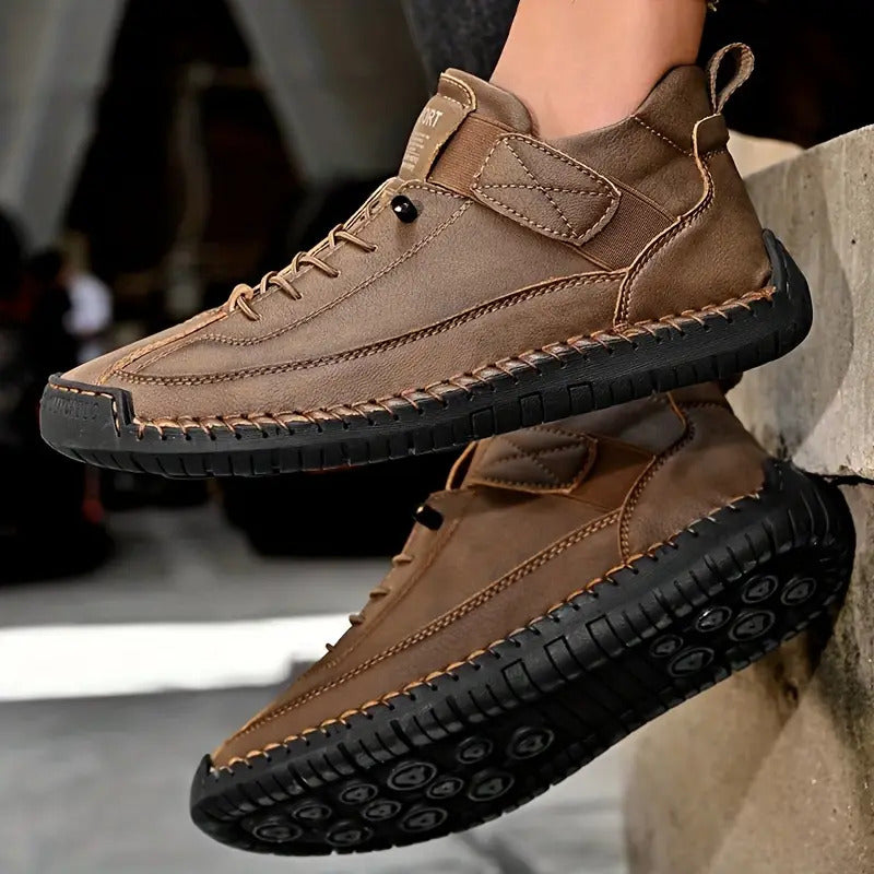 Modieuze dames sneakers met veters en platte zool, bieden comfort en ondersteuning door orthopedisch design.