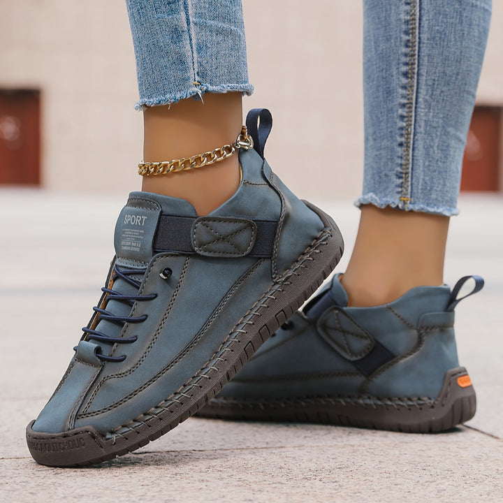 Orthopedische dames enkellaarsjes met voetondersteuning en platte zool, perfect voor dagelijks loopcomfort.