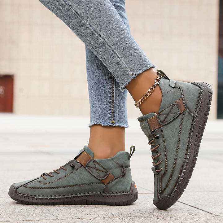 Boven-aanzicht dames orthopedische veterschoenen, comfortabele enkellaarsjes met platte zool voor optimale voetondersteuning.