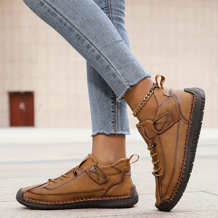 Dames orthopedische enkellaarsjes voor dagelijks comfort, modieuze sneakers met stiksels en voetondersteuning.