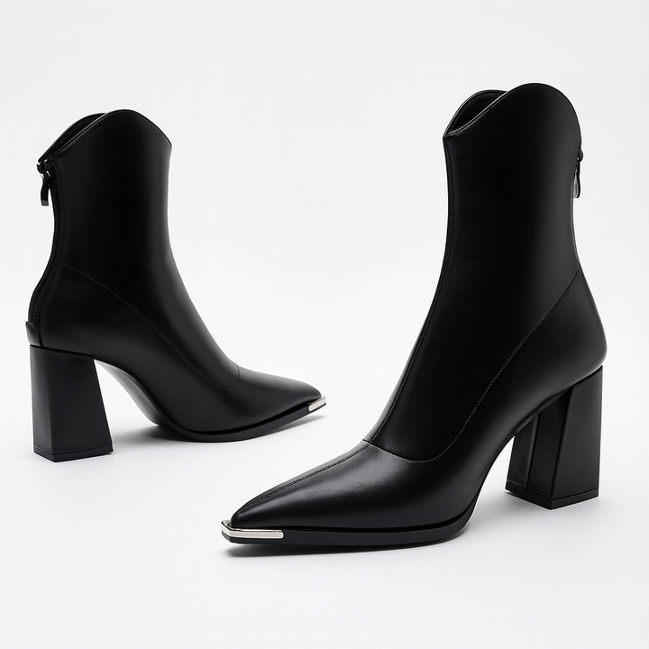 Modieuze enkellaarzen in westerse stijl met stevige blokhak, ideaal voor dames die comfort én look zoeken.