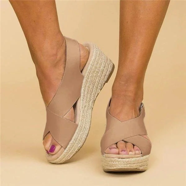 Stijlvolle zwarte dames sleehak espadrilles Clara, ideaal voor zomerse elegantie & comfort.