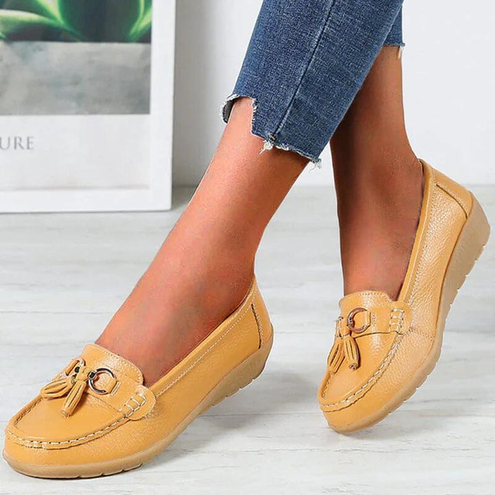 Elegante dames comfort loafers Isabella. Orthopedische instappers van leer, perfect voor werkkleding of casual.
