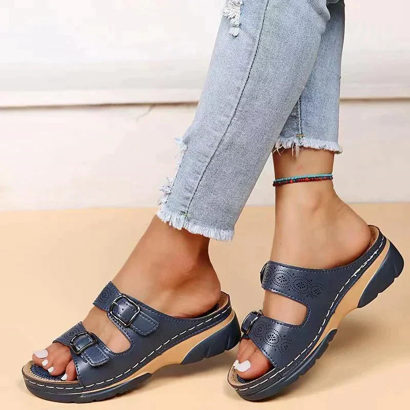 Lichtgewicht verstelbare dames sandalen met sleehak, ideaal voor dagelijks gebruik en optimaal voetcomfort.
