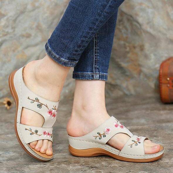 Loopcomfort dames: orthopedische sandalen met bloemen, ontworpen voor optimale ondersteuning.