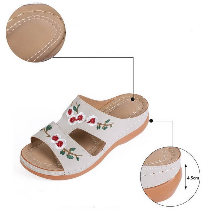 Gezonde voeten met Florina comfort sandalen, met uniek bloemen design voor dames.