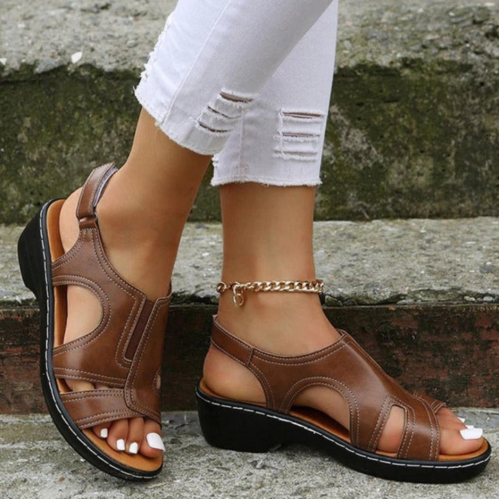 Detail van comfortabele orthopedische zool in dames sandalen. Biedt optimale ondersteuning en verlichting.