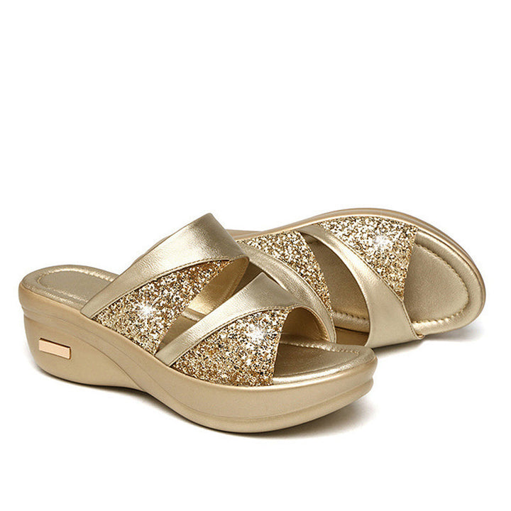 Gouden dames comfort sandalen, ergonomisch ontworpen voor perfecte voetondersteuning en stijl.