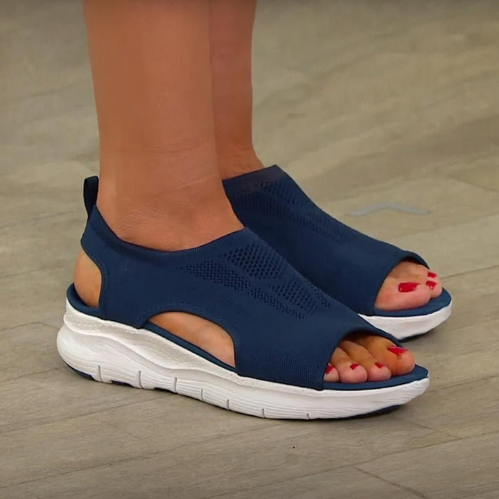Anti-slip zool van de orthopedische damessandalen, zorgt voor veilige grip en stabiel loopcomfort.