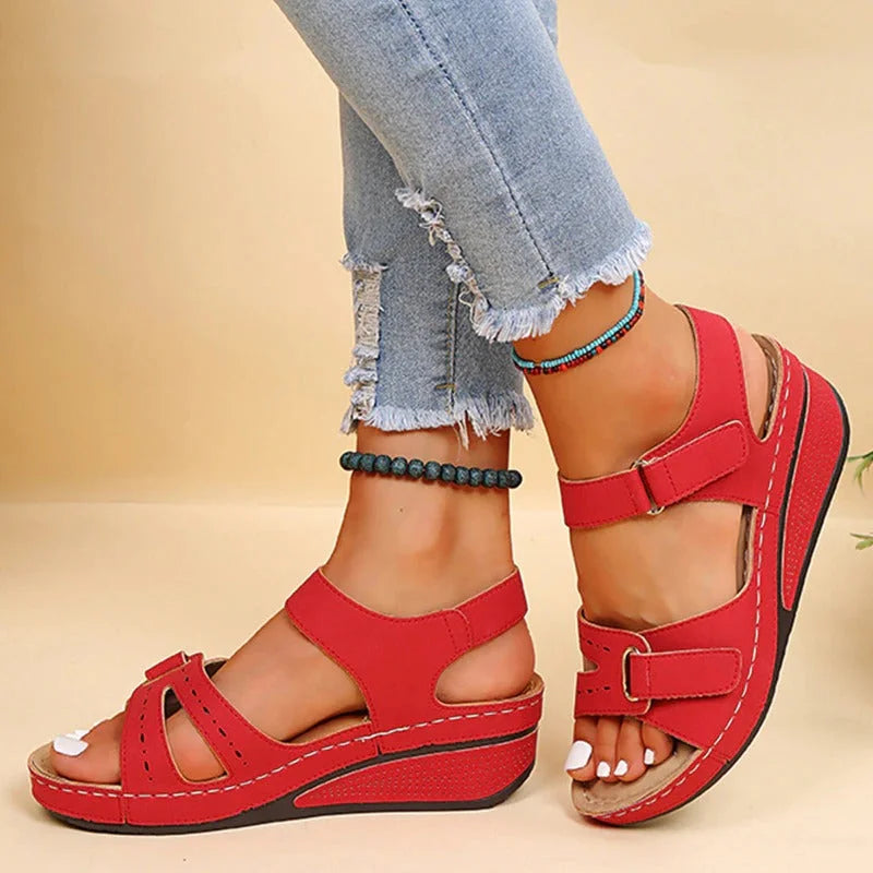 Dames wellness sandalen met orthopedische steun, perfect voor zomerse wandelingen en dagelijks comfort.