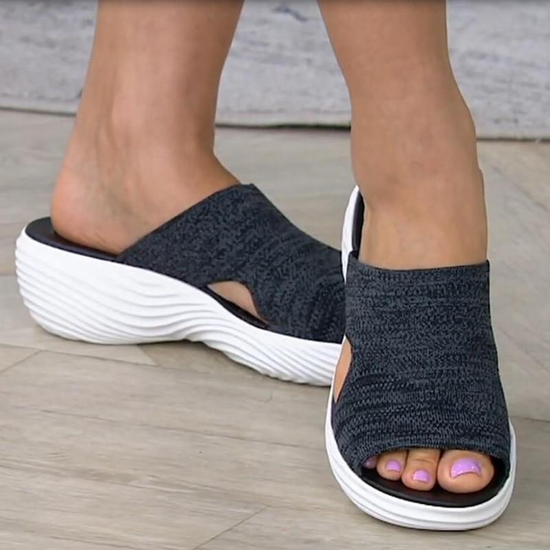 Roze orthopedische dames sandalen met ergonomische pasvorm en comfortabele steunzolen.