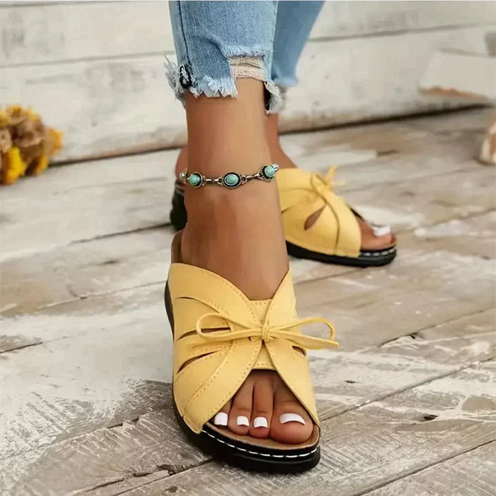 Comfortabele en elegante Mirella sleehaksandalen. Damesschoenen met voetboogondersteuning.