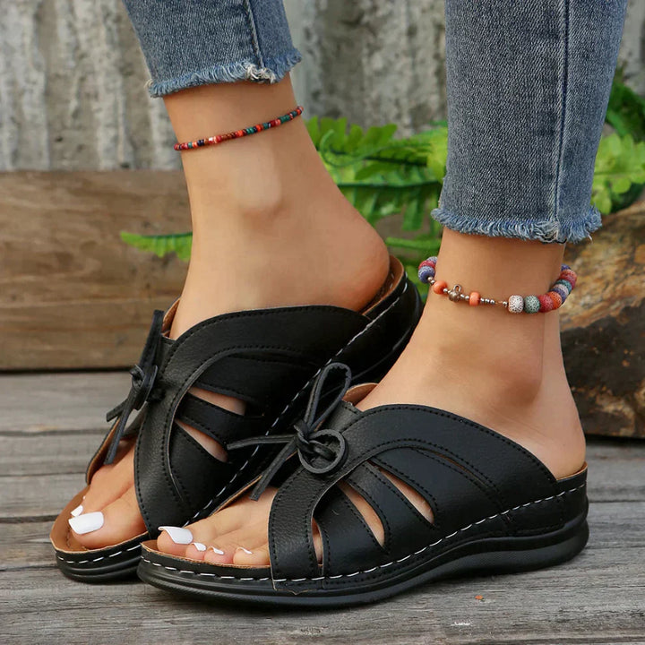 Dames zomersandalen Mirella. Orthopedische en bunion vriendelijke sleehak.