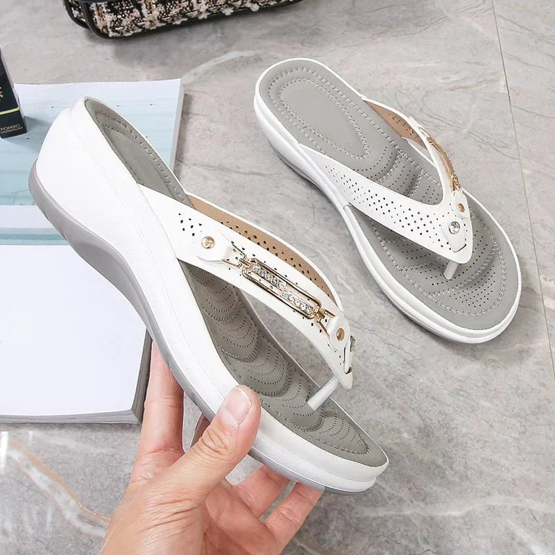 Orthopedische dames slippers Solelite met zachte zool voor optimale voetondersteuning en comfort.
