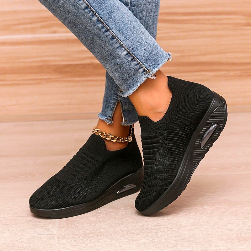 Stijlvolle damessneakers met orthopedische zool, bieden optimaal comfort en ondersteuning.