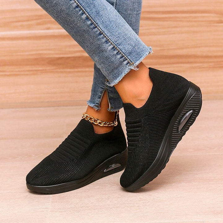 Stijlvolle damessneakers met orthopedische zool, bieden optimaal comfort en ondersteuning.