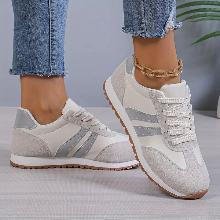 Dames orthopedische sneakers, ideaal voor dagelijks comfort met voetboogondersteuning en verstelbare pasvorm.