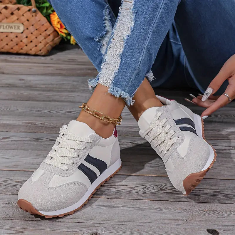 Comfortabele dames sneakers met orthopedische ondersteuning voor een casual look, perfect voor dagelijks gebruik.